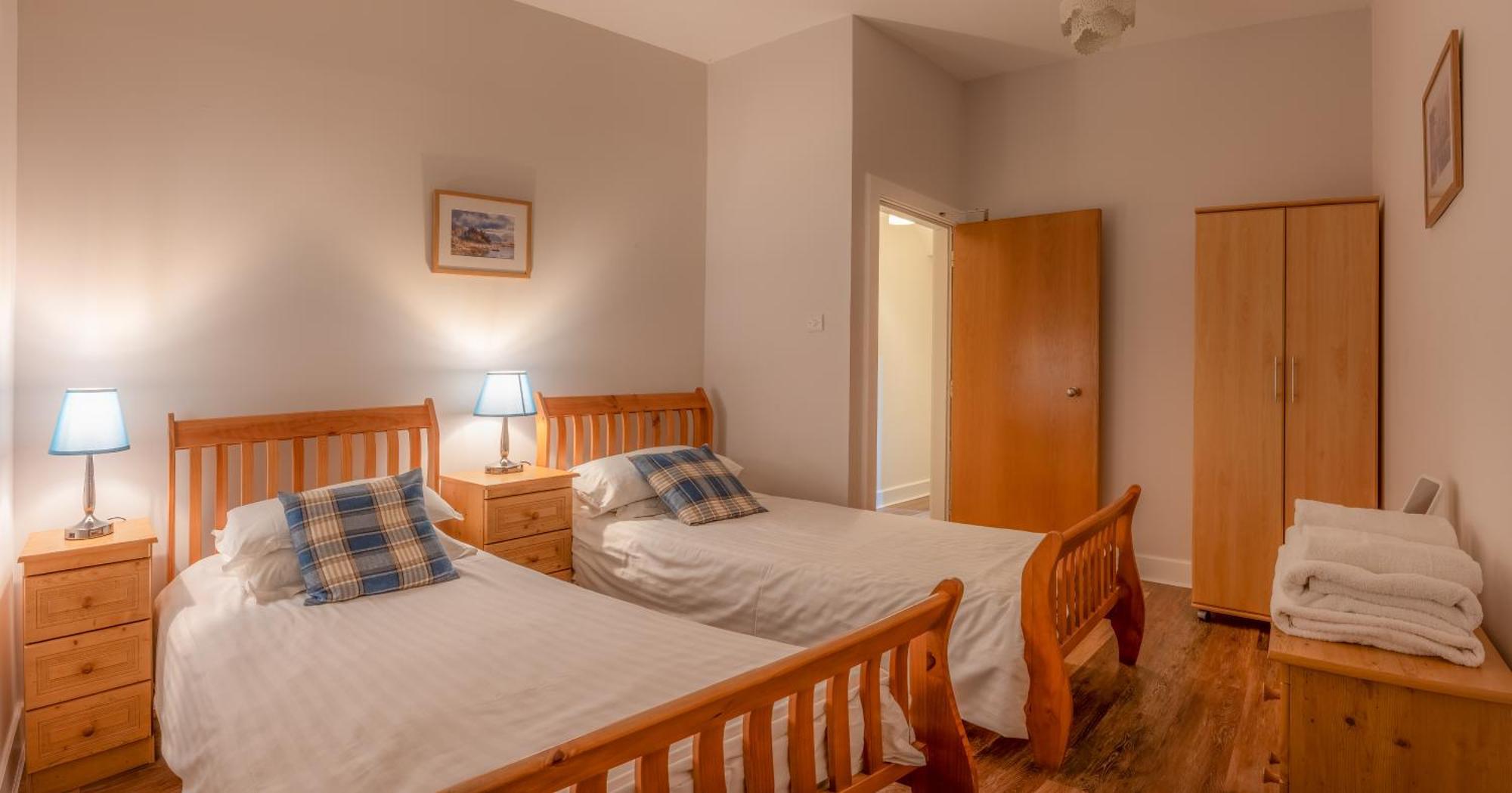 The Caledonian 3 Bedroom Self Catering Apartment In Historic Abbey Fort Augustus Luaran gambar